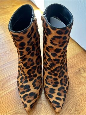 Vince Camuto Leopard Print Booties size 9 Like new condition- Cow Hair